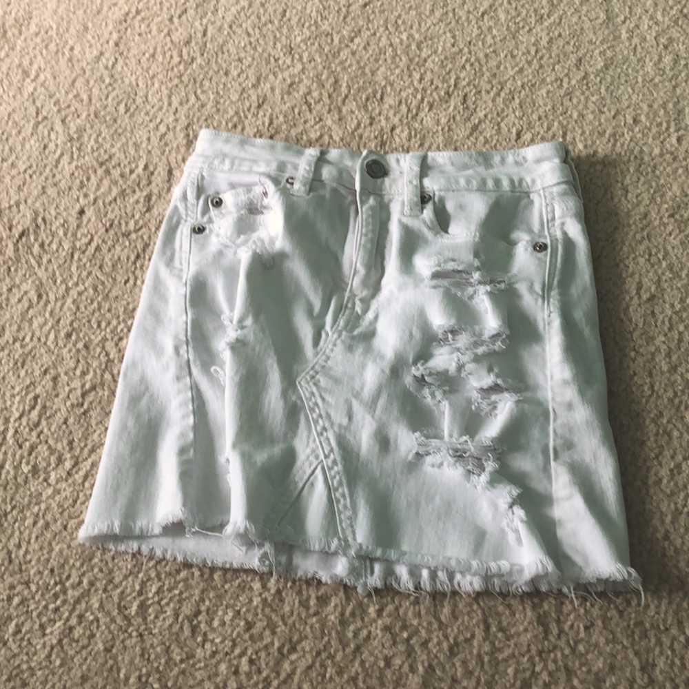 American Eagle white mini skirt. Size 00